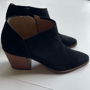 NWOT $129 Lucky Brand 7.5 Ankle Boots Block Heel Laser Cut Leather Western Zip